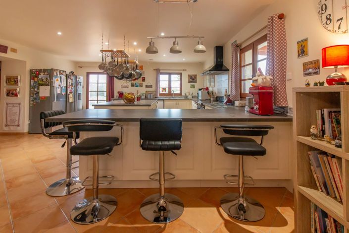 Image No.6-6 Bed House for sale