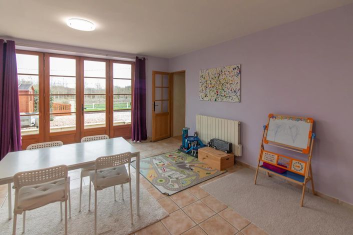 Image No.9-6 Bed House for sale