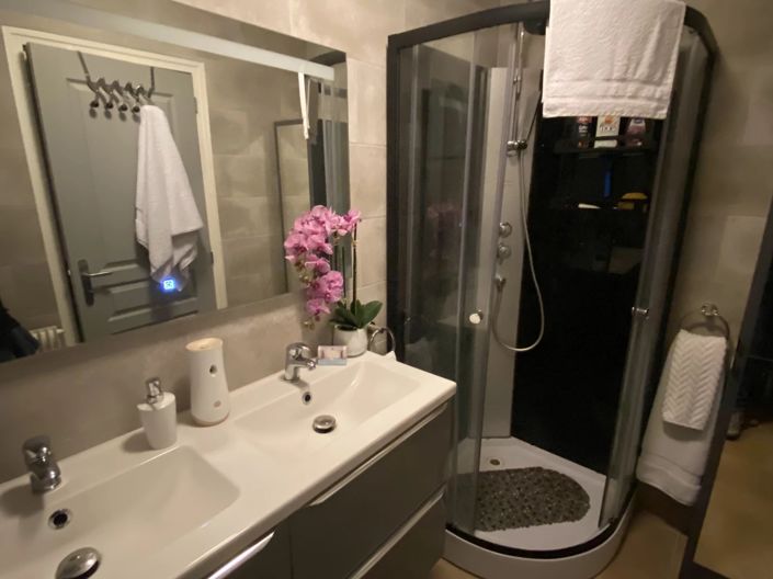 Image No.12-2 Bed House for sale