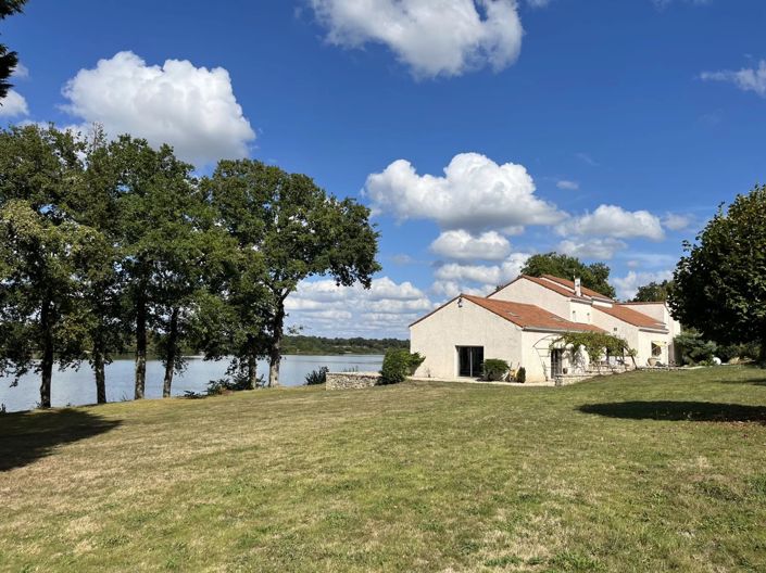 Image No.9-8 Bed House for sale