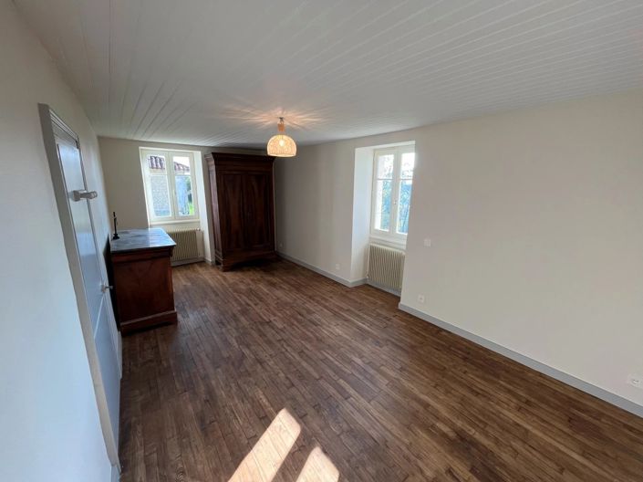 Image No.8-3 Bed House for sale