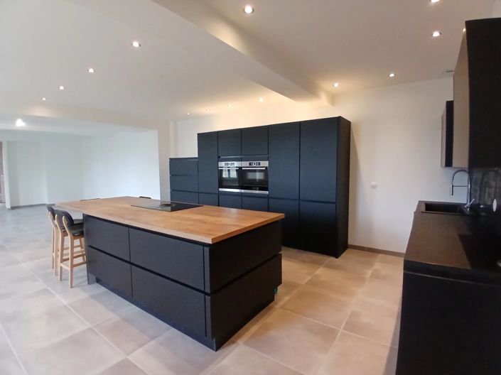 Image No.2-5 Bed House for sale