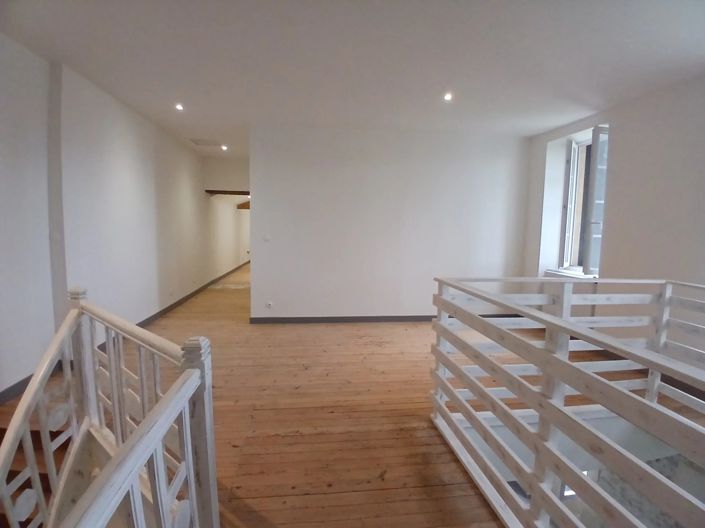 Image No.8-5 Bed House for sale