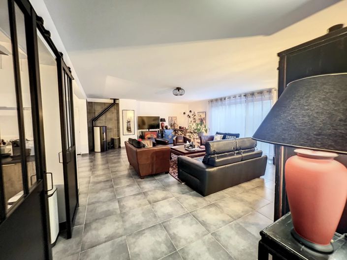 Image No.8-4 Bed House for sale