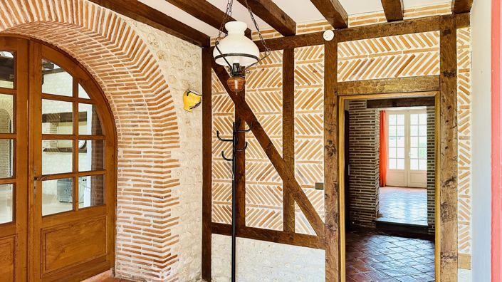 Image No.5-9 Bed House for sale