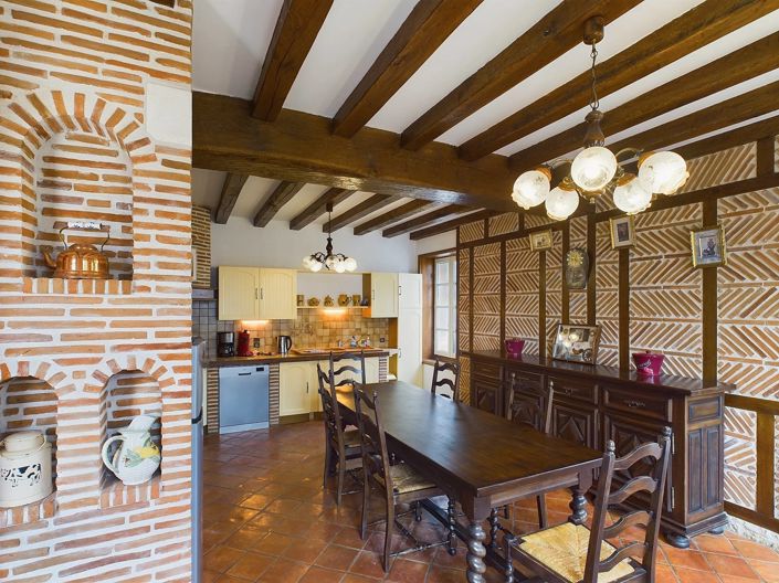 Image No.7-9 Bed House for sale