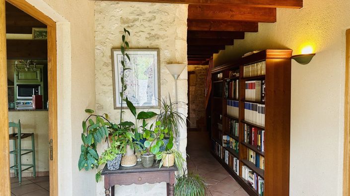 Image No.6-9 Bed House for sale