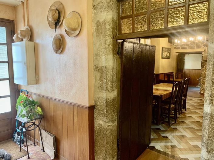 Image No.14-13 Bed Commercial for sale