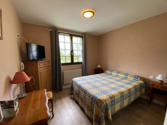 Image No.15-13 Bed Commercial for sale