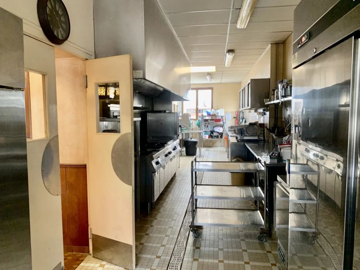 Image No.4-13 Bed Commercial for sale