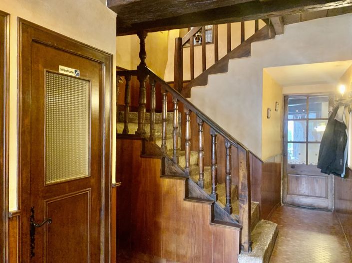 Image No.7-13 Bed Commercial for sale