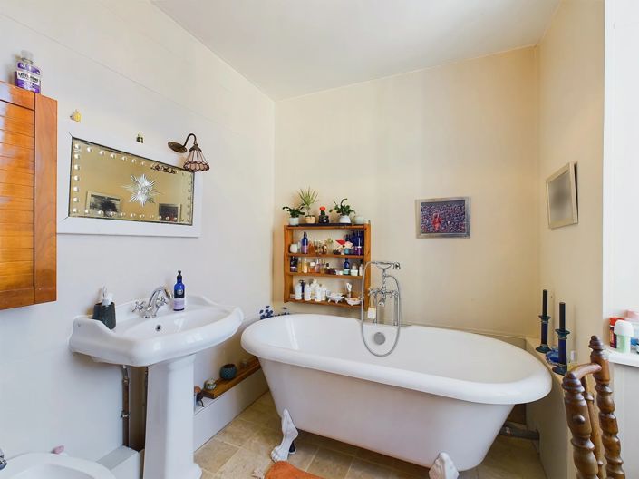 Image No.7-4 Bed House for sale