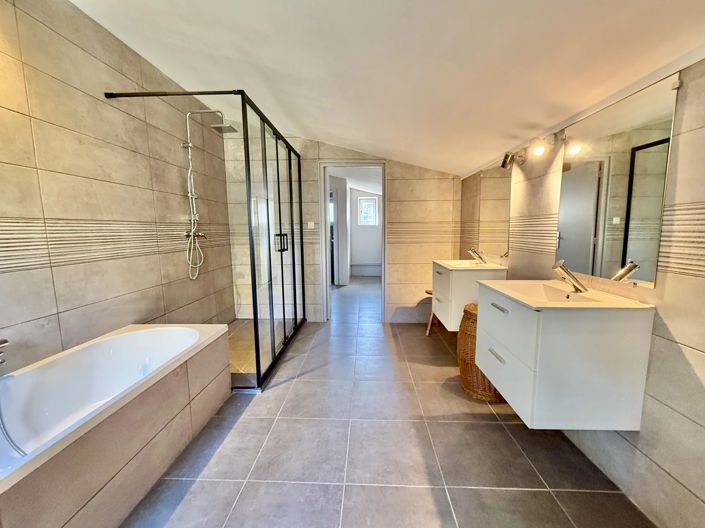 Image No.11-9 Bed House for sale