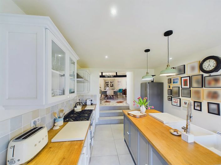 Image No.6-4 Bed Village House for sale