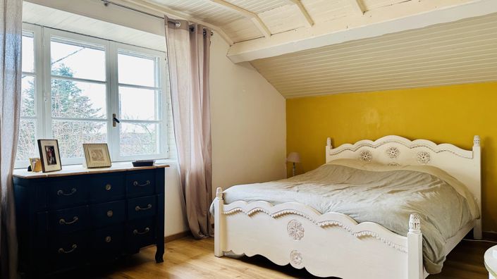 Image No.8-5 Bed House for sale