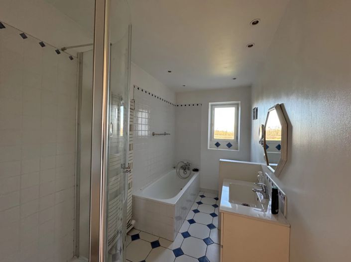 Image No.10-4 Bed House for sale