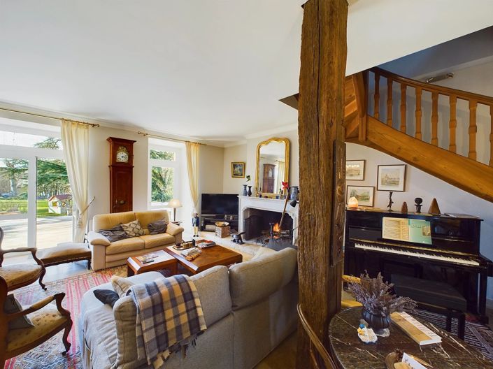 Image No.5-6 Bed House for sale