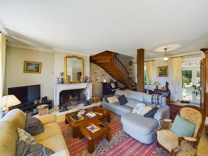 Image No.4-6 Bed House for sale