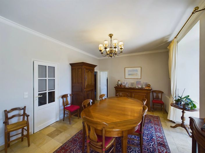 Image No.8-6 Bed House for sale