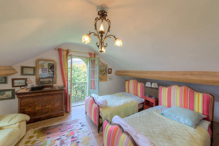 Image No.12-7 Bed House for sale