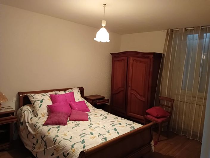 Image No.9-6 Bed House for sale