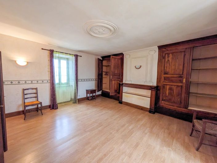 Image No.3-9 Bed House for sale