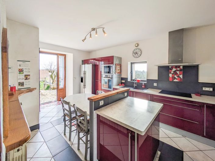 Image No.4-9 Bed House for sale