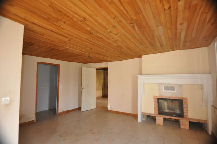 Image No.10-3 Bed House for sale