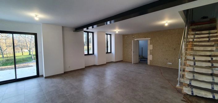 Image No.3-5 Bed Farmhouse for sale