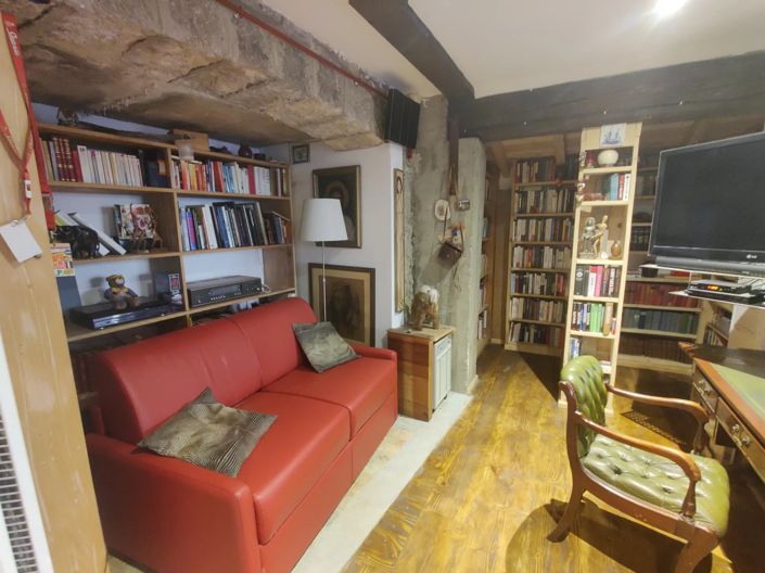 Image No.8-5 Bed House for sale