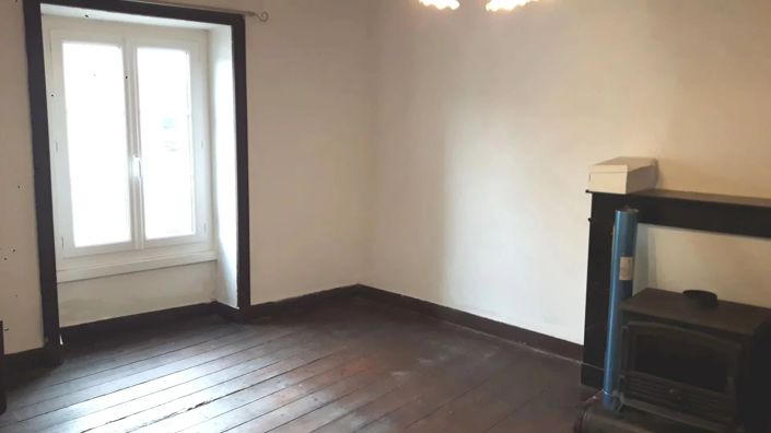 Image No.10-3 Bed House for sale