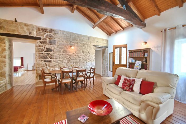 Image No.10-8 Bed House for sale