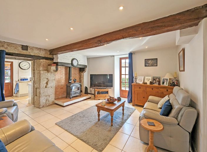 Image No.2-8 Bed House for sale