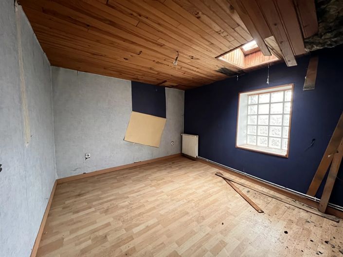 Image No.8-2 Bed House for sale