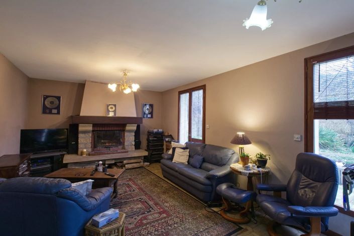 Image No.5-2 Bed House for sale