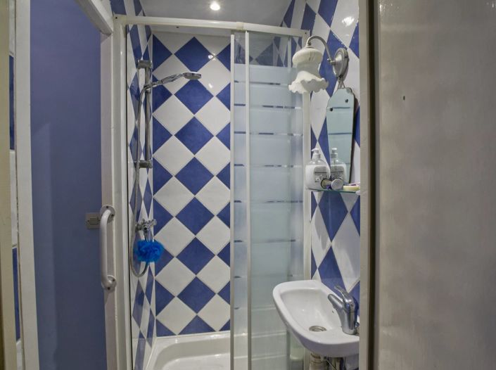 Image No.8-2 Bed House for sale