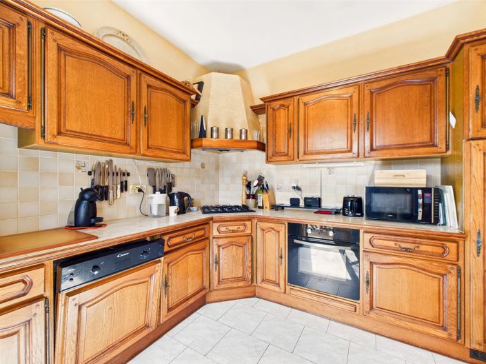 Image No.3-5 Bed House for sale