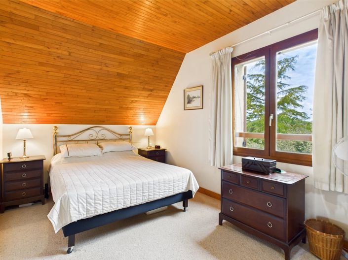 Image No.6-5 Bed House for sale