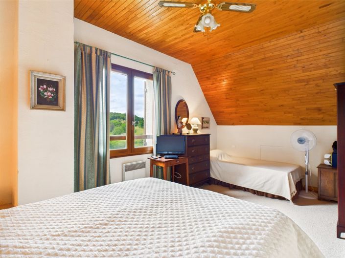 Image No.7-5 Bed House for sale