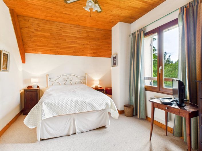 Image No.8-5 Bed House for sale