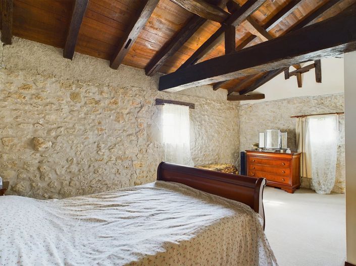 Image No.8-8 Bed House for sale