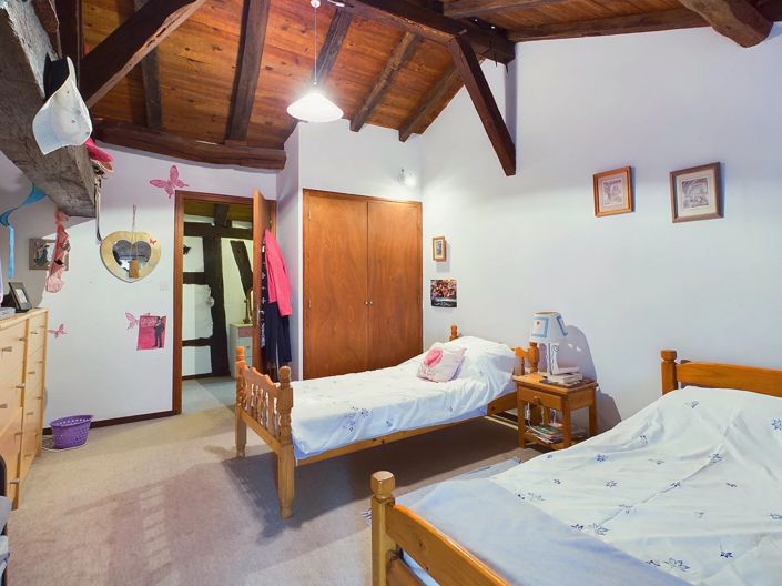 Image No.9-8 Bed House for sale