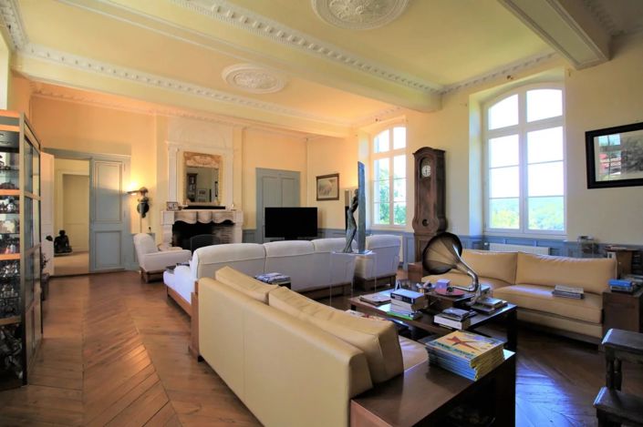 Image No.6-6 Bed House for sale