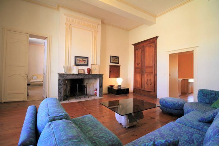 Image No.9-6 Bed House for sale