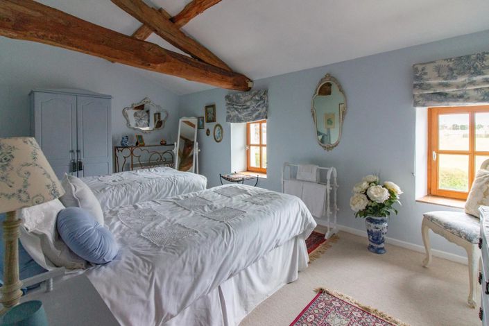 Image No.12-6 Bed House for sale