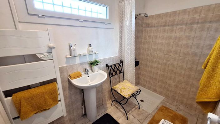 Image No.10-6 Bed House for sale