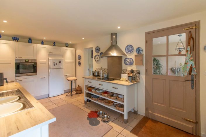 Image No.4-6 Bed House for sale