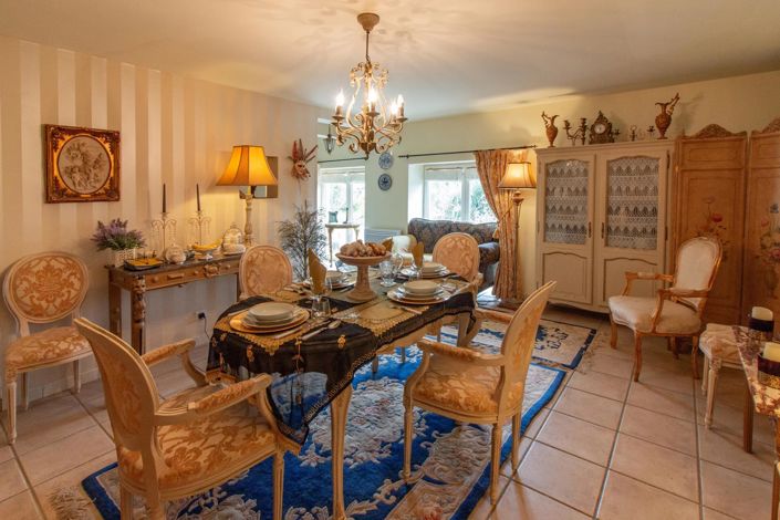 Image No.5-6 Bed House for sale