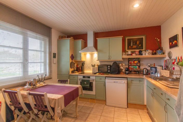 Image No.9-6 Bed House for sale