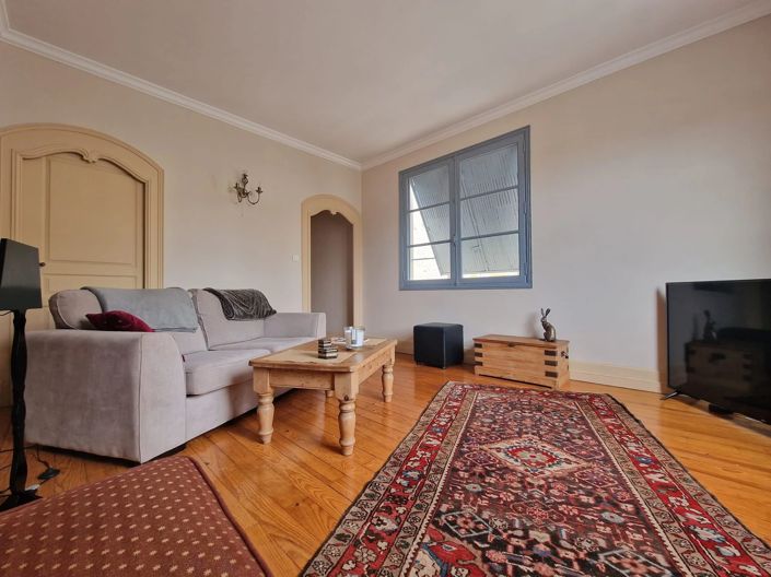 Image No.12-3 Bed Property for sale